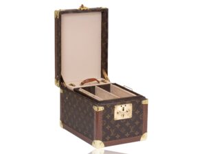 Jewellery box opened