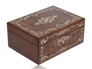 Front profile overview of the jewellery box
