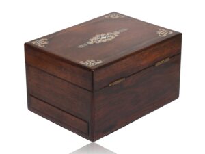 Rear profile overview of the jewellery box