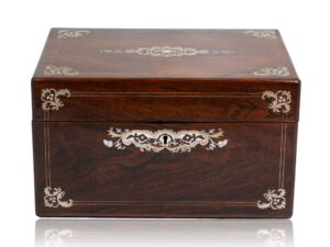 Front of the jewellery box