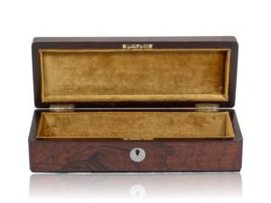 Front of the jewellery box with the lid up