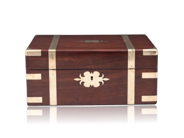 Overview of the solid mahogany jewellery box