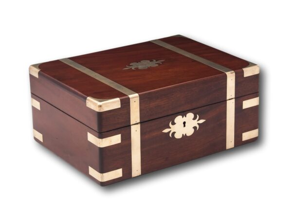 Overview of the solid mahogany jewellery box
