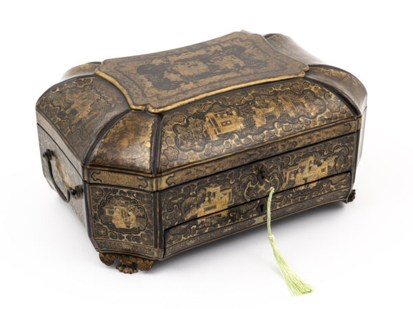 chinese sewing box with key