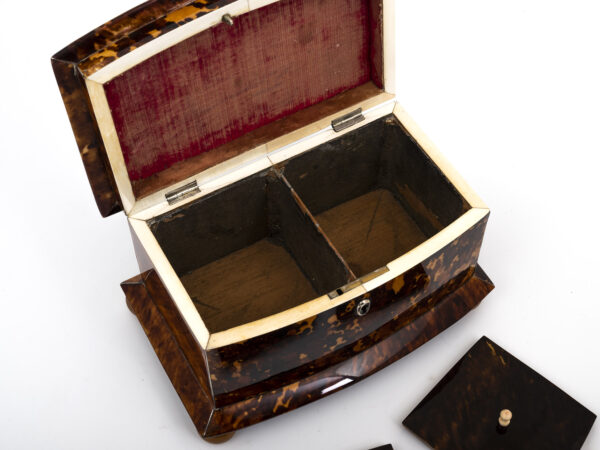 tea caddy lined compartments