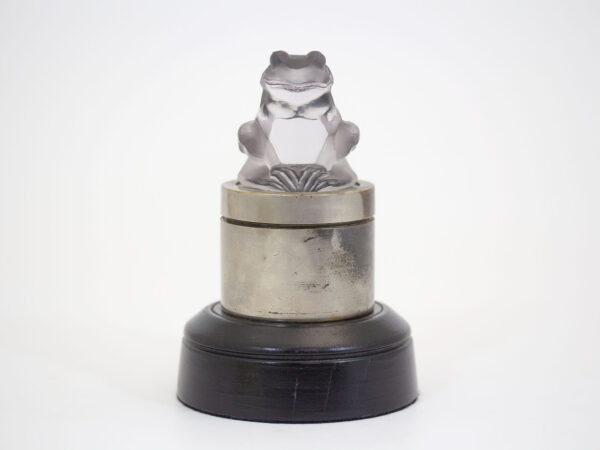 Front profile of the Rene Lalique Frog Mascot