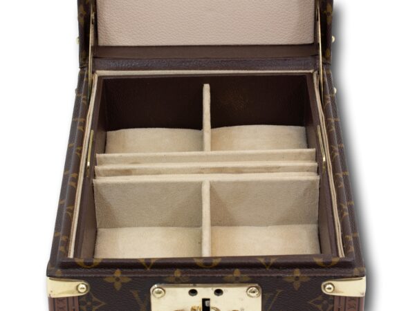 View of the Louis Vuitton Jewellery Box top tray