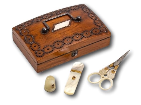 Overview of the Palais Royal sewing box etui with some tools removed