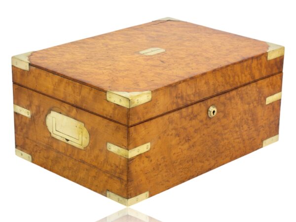 Front overview of the Birdseye Maple Jewellery Box