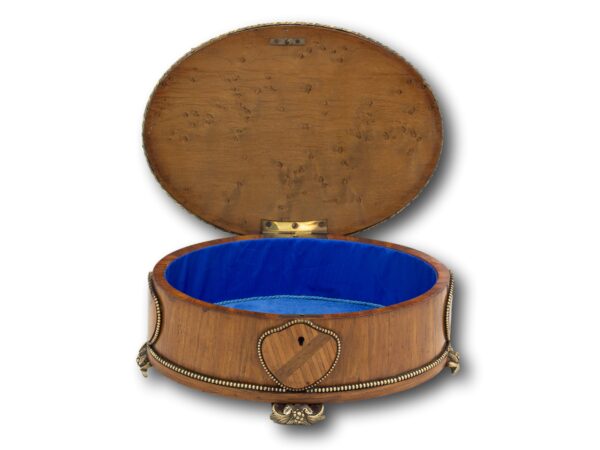 Overview of the French Jewellery Box with the lid up