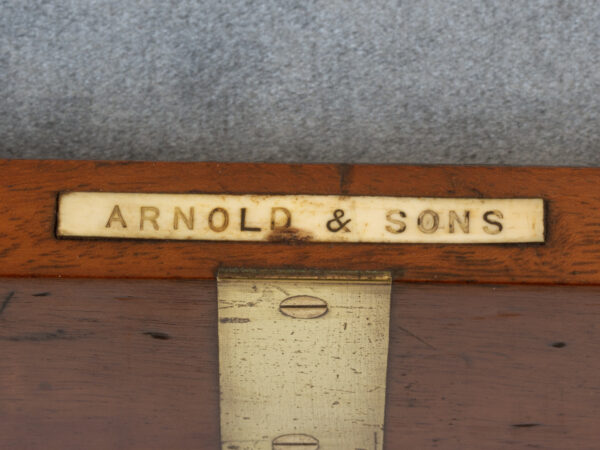 Arnold & Sons makers label