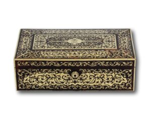 Front overview of the English Boulle Cigar Box