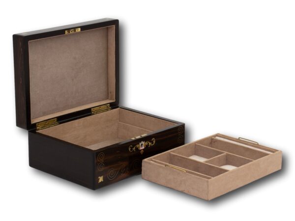 Front overview of the jewellery box with the top tray removed