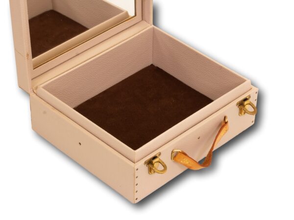 Close up of the storage area in the removeable case