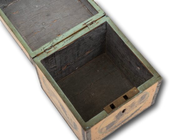 View of the interior of the Belgian Spa Tea Caddy