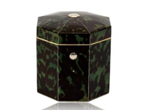 Front overview of the Green Tortoiseshell Tea Caddy Lund