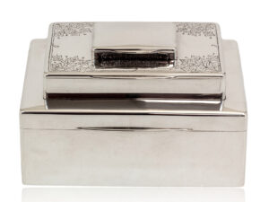 Front overview of the Silver Triple Tiered Smokers Compendium