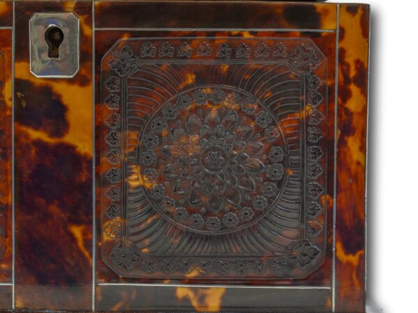 Close up of the pressed flower decoration on the Pressed Tortoiseshell Floral Tea Caddy