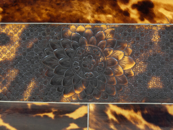 Close up of the pressed flower decoration on the Pressed Tortoiseshell Floral Tea Caddy