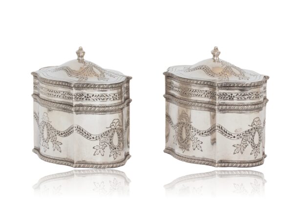 Front overview of the Dutch Pair of Silver Tea Caddies