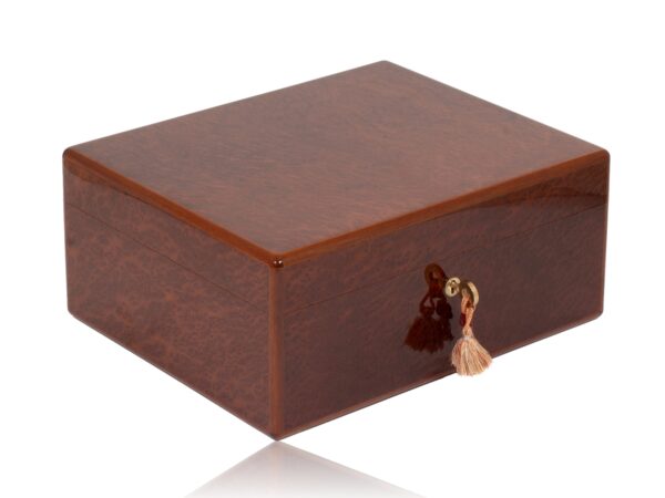 Front overview of the Elie Bleu Paris Thuya Humidor with the key fitted