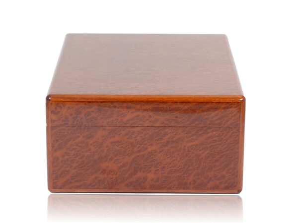 Side overview of the Elie Bleu Paris Thuya Humidor