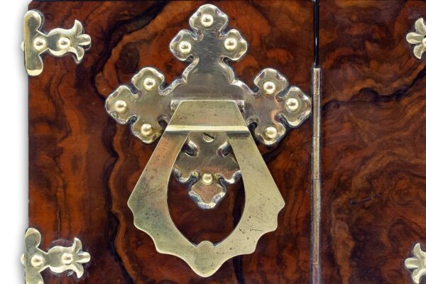 Close up of the handle on the Feathered Burr Walnut Decanter Box Betjemann Kenneth