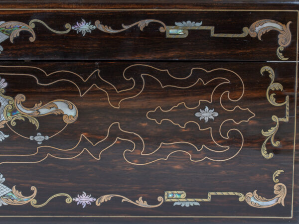 Close up of the inlaid decoration on the front of the Coromandel Inlaid Writing Box Hausburg