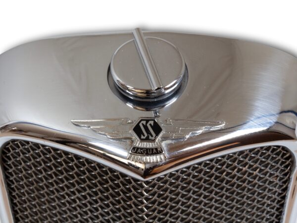 Top of the Jaguar SS Car Radiator Decanter by Ruddspeed