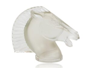 Side of the longchamps car mascot